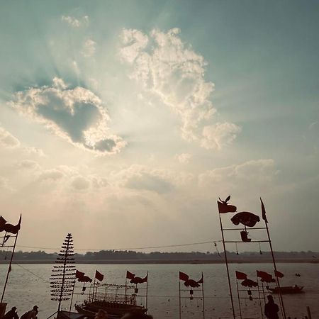 Tandon Lodge On The Ganga Ghat Homestay Varanasi Exterior foto