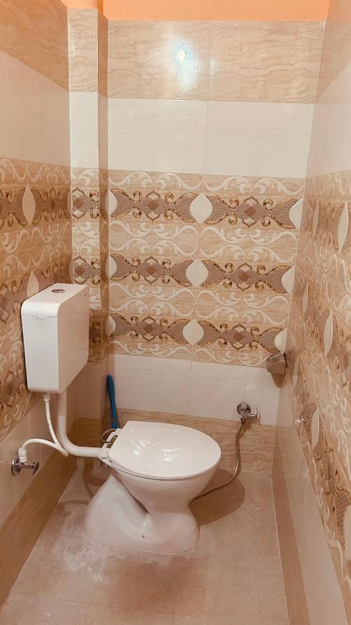 Tandon Lodge On The Ganga Ghat Homestay Varanasi Exterior foto