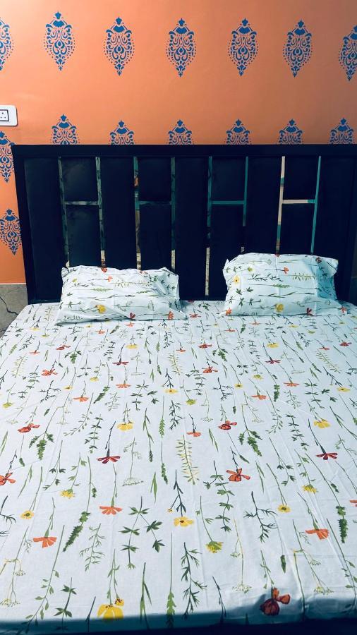 Tandon Lodge On The Ganga Ghat Homestay Varanasi Exterior foto