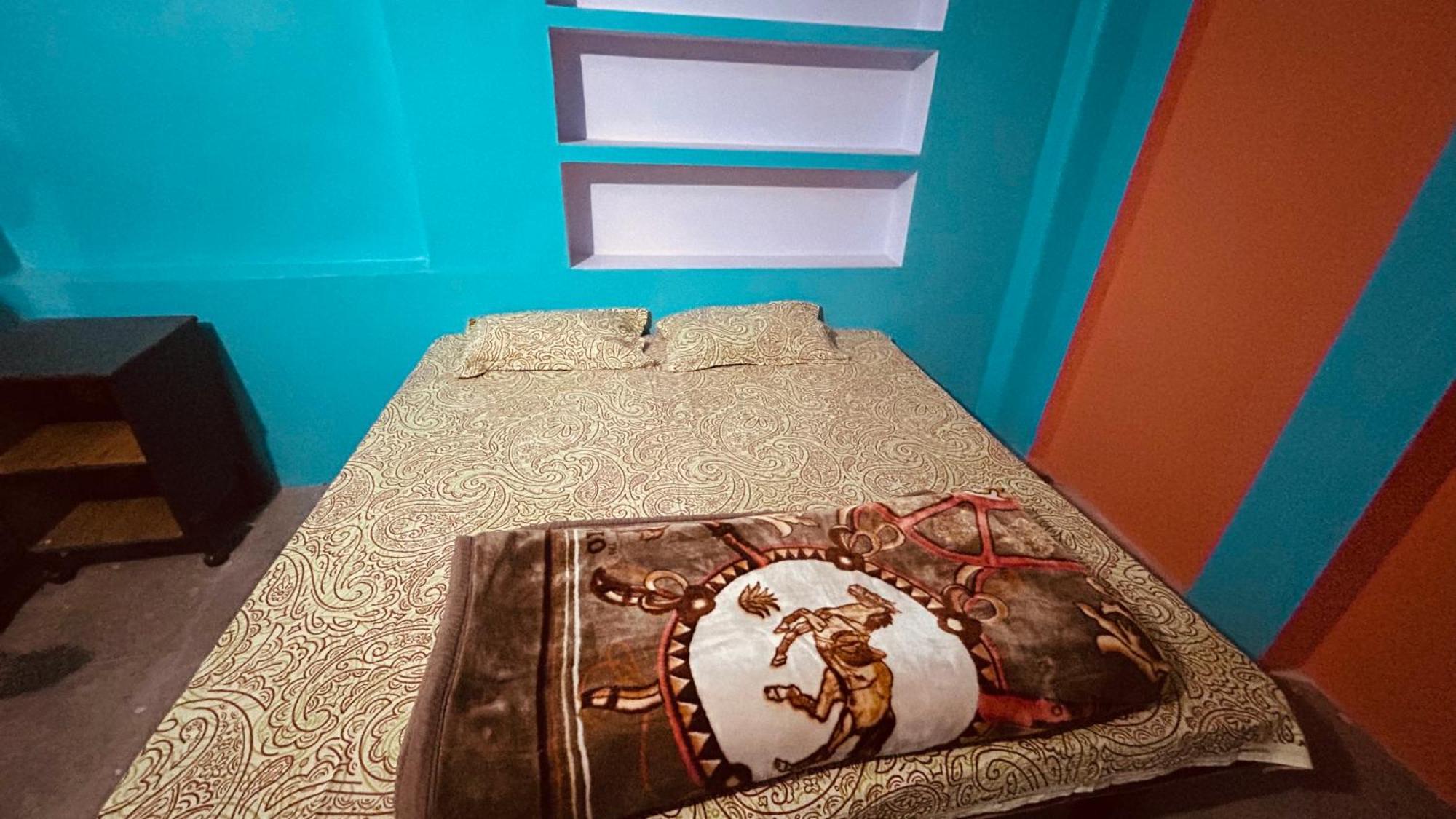 Tandon Lodge On The Ganga Ghat Homestay Varanasi Exterior foto