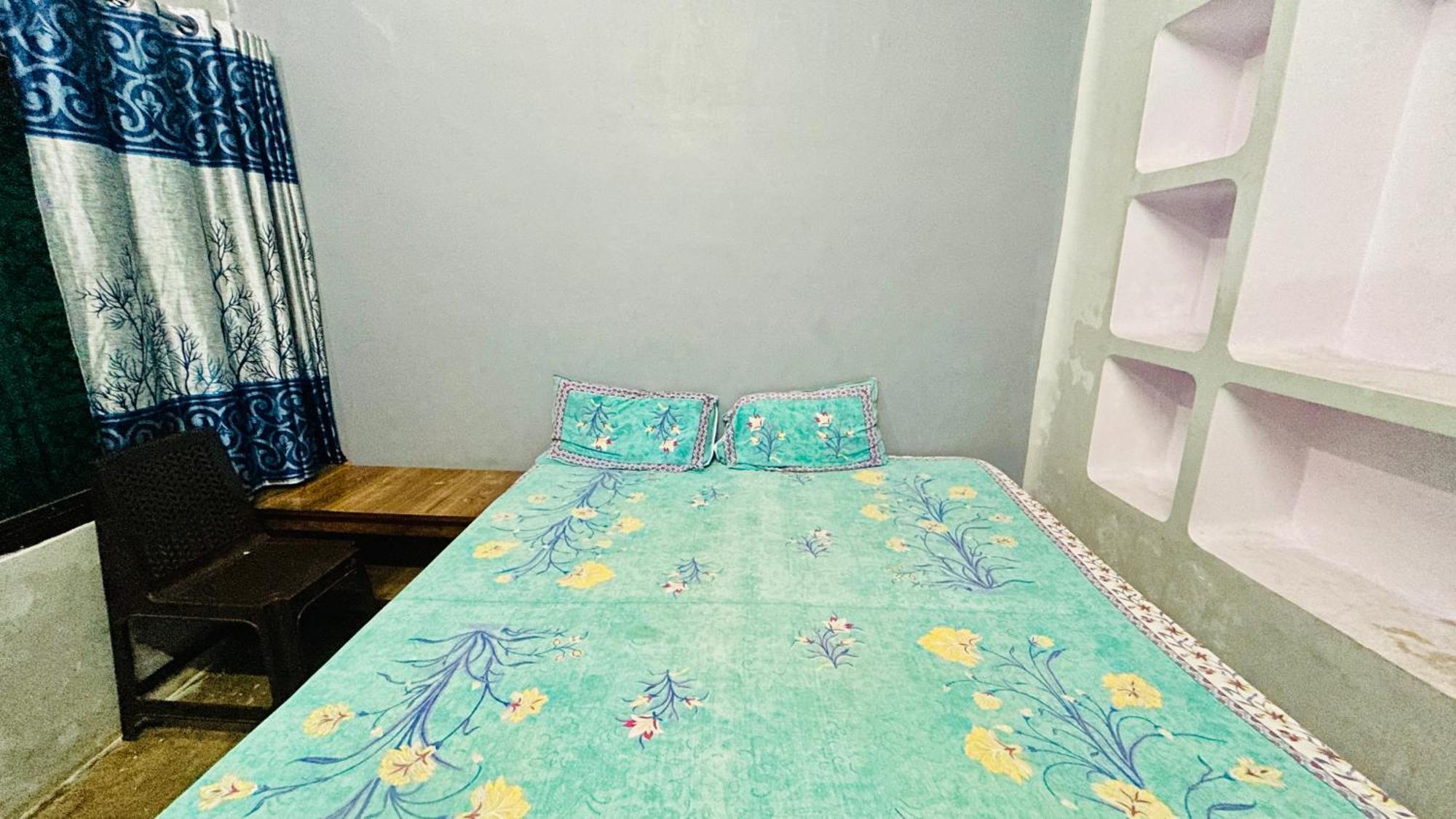 Tandon Lodge On The Ganga Ghat Homestay Varanasi Exterior foto