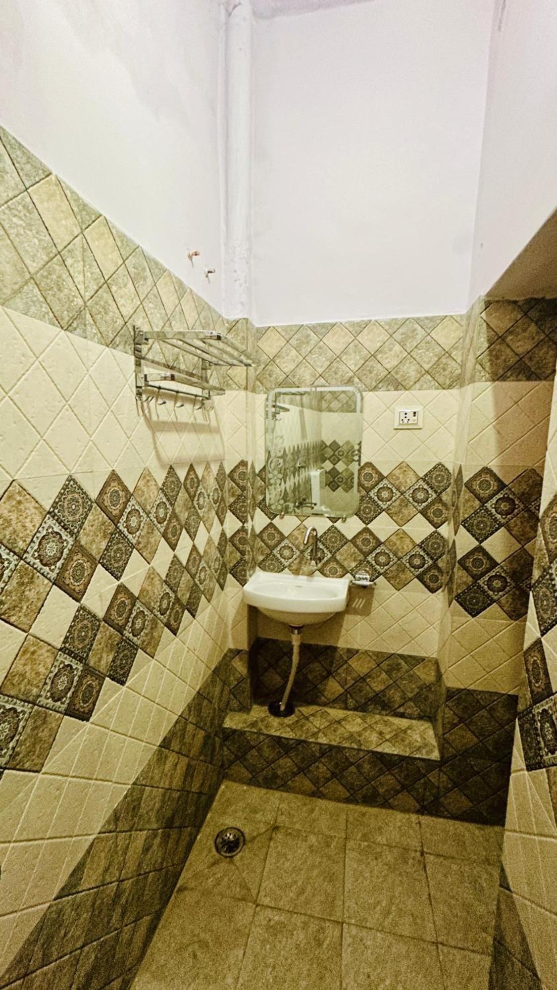 Tandon Lodge On The Ganga Ghat Homestay Varanasi Exterior foto