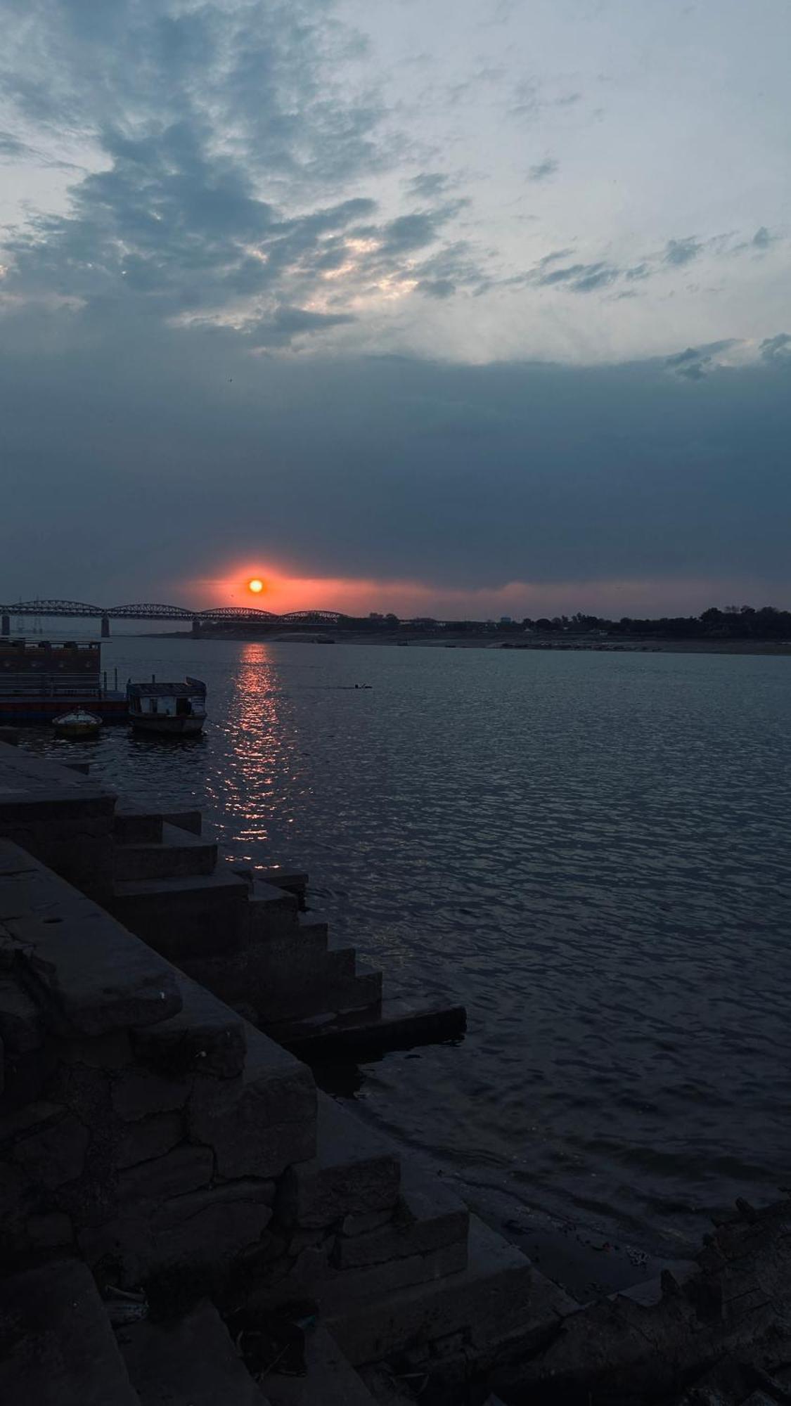 Tandon Lodge On The Ganga Ghat Homestay Varanasi Exterior foto